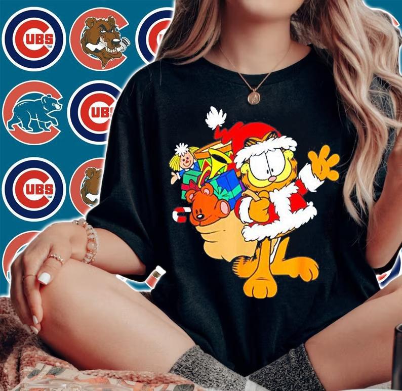 Garfield Santa Garfield With Gifts T-Shirt woman shirt