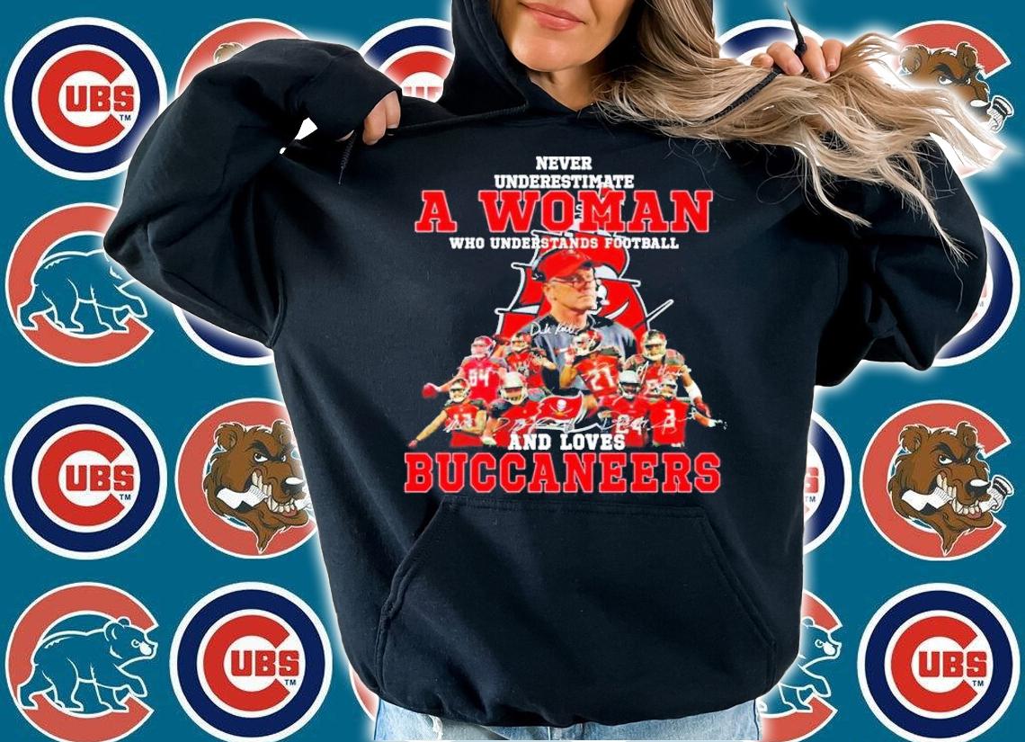Never underestimate a woman who understands football and loves Buccaneers t-shirt hoodie